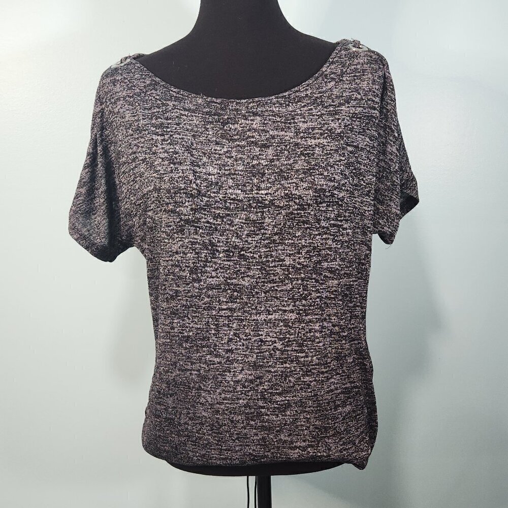 Olivia Blu Women’s Gray Short Sleeve with Rivet Detail on Shoulders Size M
Lot I